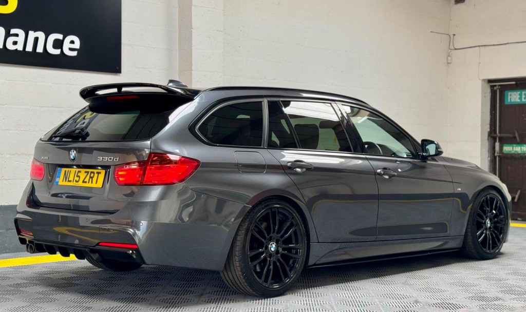 BMW 3 SERIES