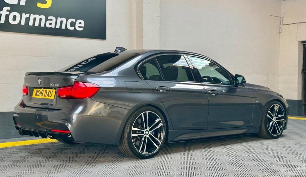 BMW 3 SERIES