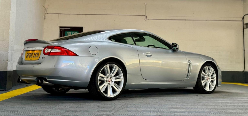 JAGUAR XKR