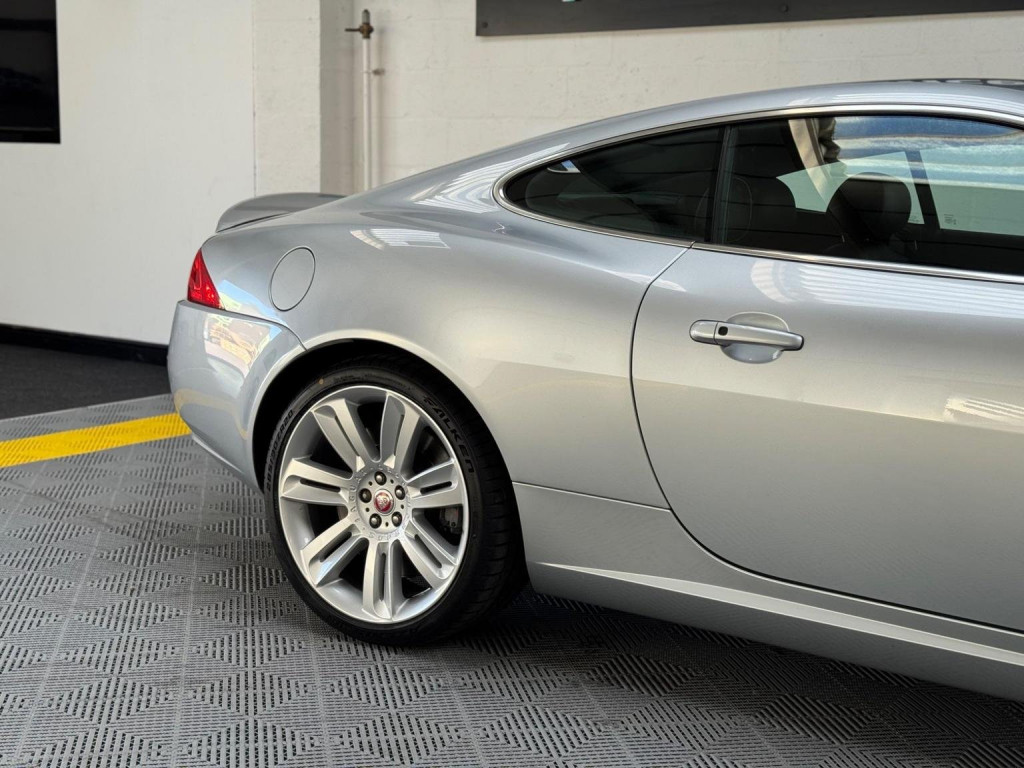 JAGUAR XKR