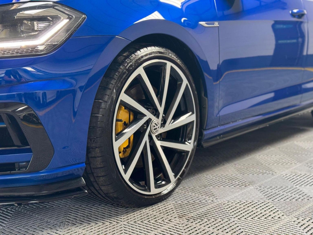 View VOLKSWAGEN GOLF 2.0 TSI R DSG 4Motion Euro 6 (s/s) 5dr