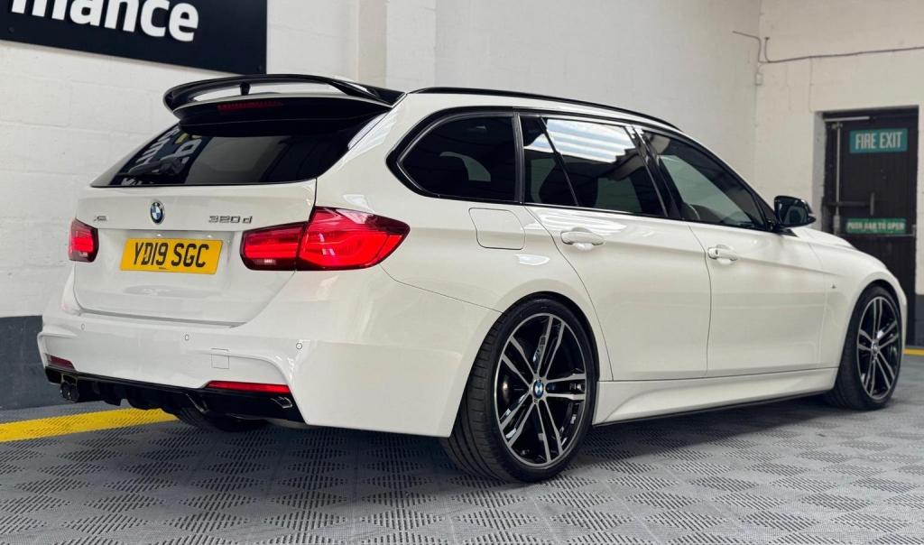 BMW 3 SERIES