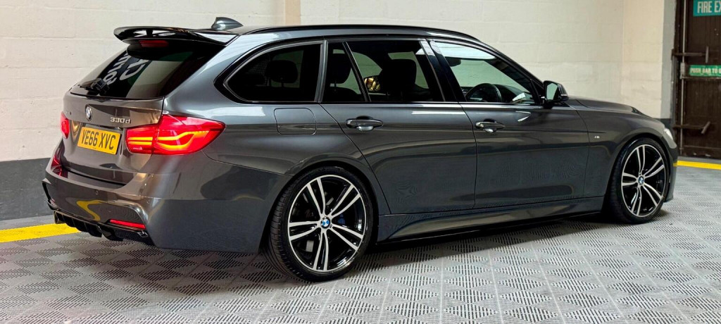 BMW 3 SERIES