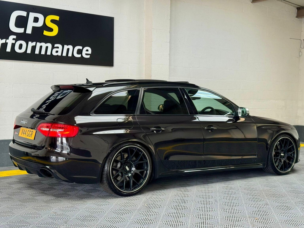 AUDI RS4 AVANT