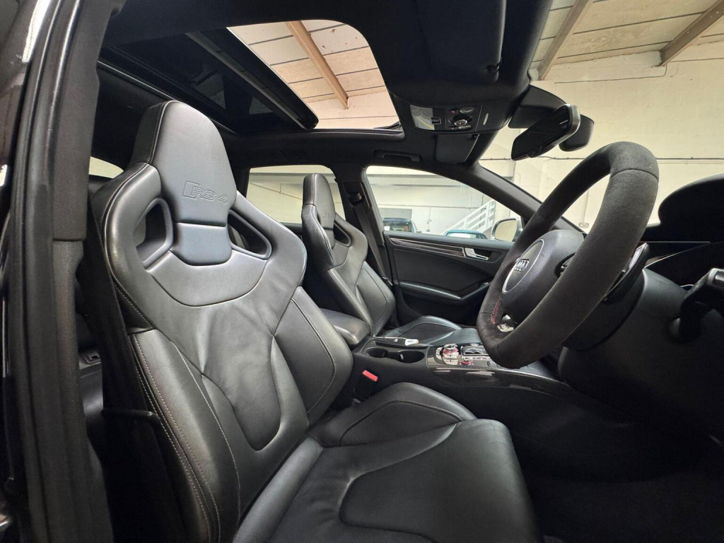 View AUDI RS4 AVANT 4.2 FSI V8 S Tronic quattro Euro 5 5dr