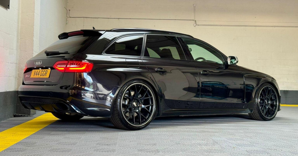 AUDI RS4 AVANT