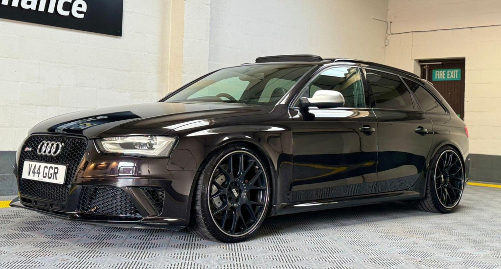 AUDI RS4 AVANT