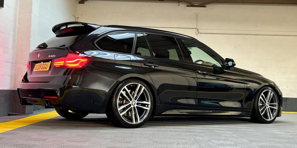 BMW 3 SERIES