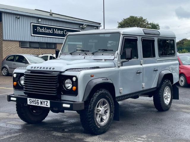 LAND ROVER DEFENDER 110