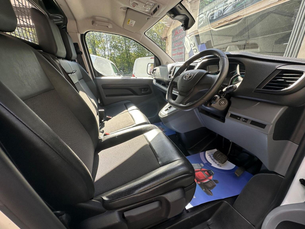 TOYOTA PROACE