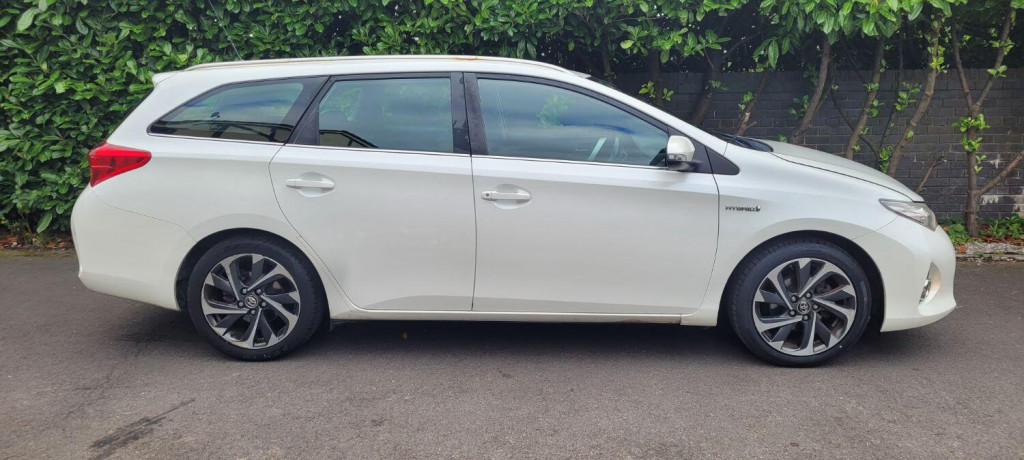 View TOYOTA AURIS 1.8 VVT-h Icon