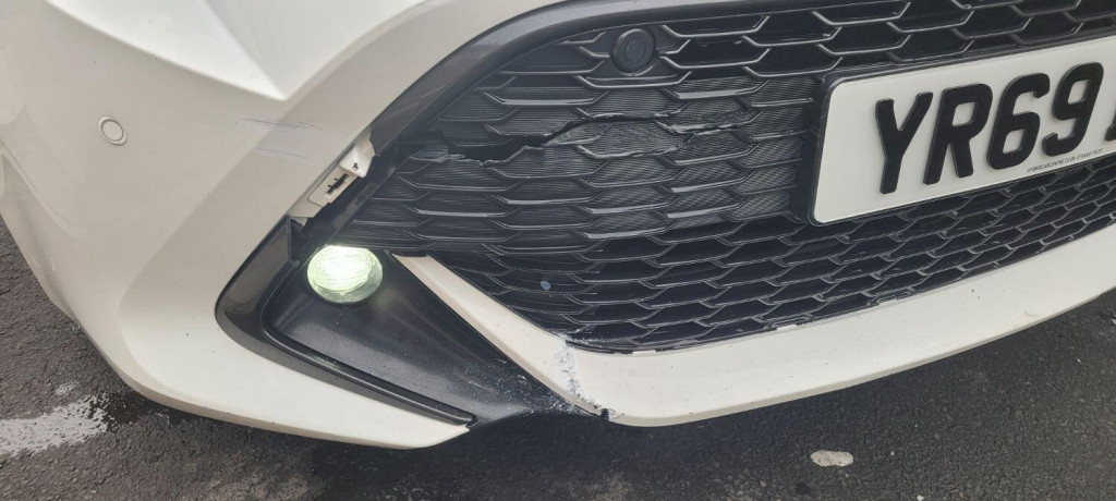 View TOYOTA COROLLA 1.8 VVT-h Design