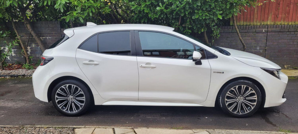 View TOYOTA COROLLA 1.8 VVT-h Design