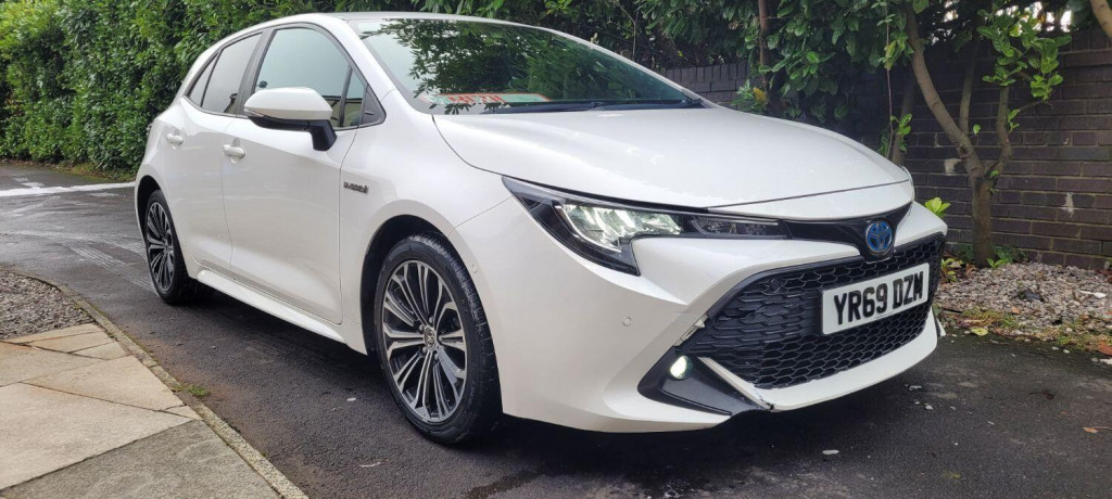 View TOYOTA COROLLA 1.8 VVT-h Design