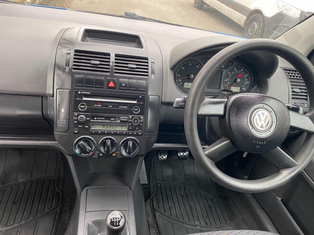 VOLKSWAGEN POLO