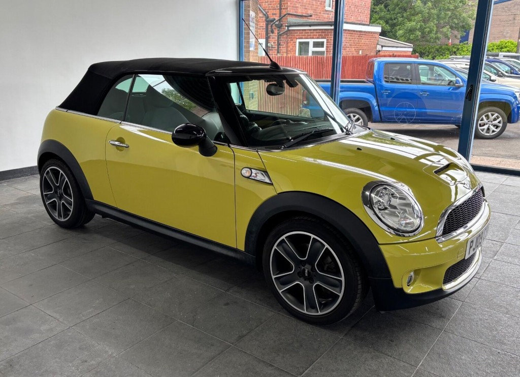 View MINI CONVERTIBLE 1.6 Cooper S Euro 4 2dr