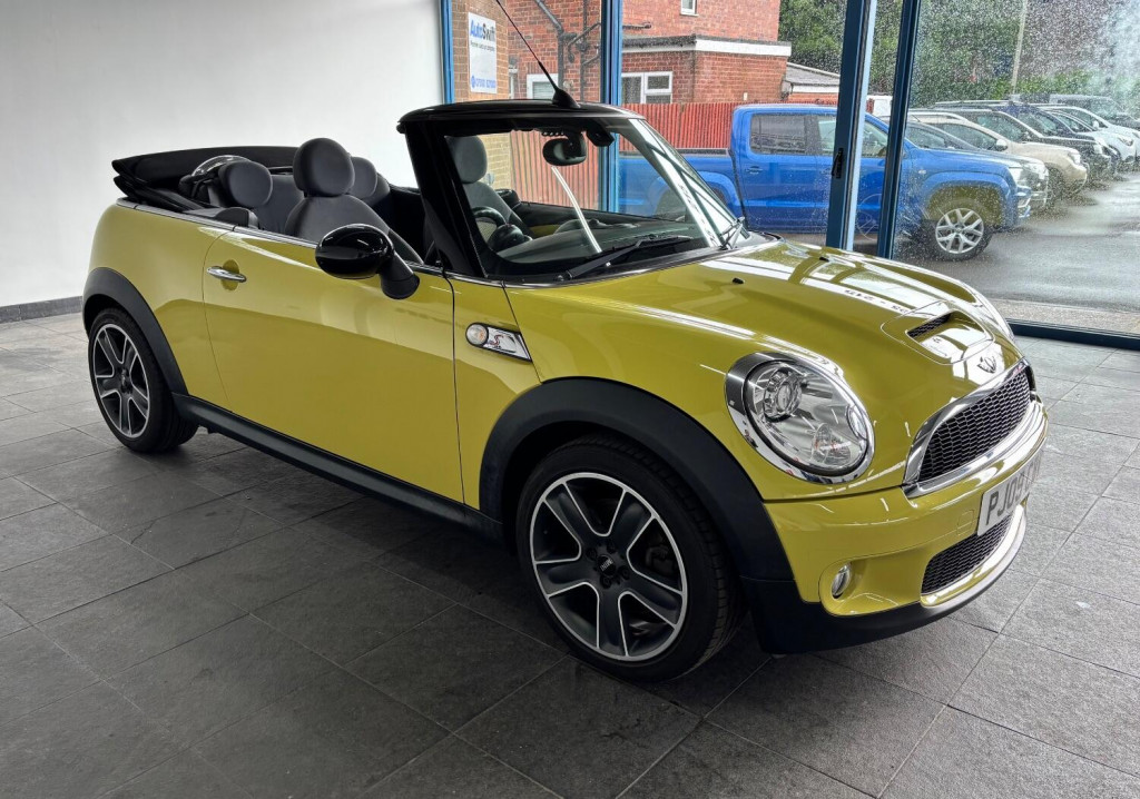 View MINI CONVERTIBLE 1.6 Cooper S Euro 4 2dr
