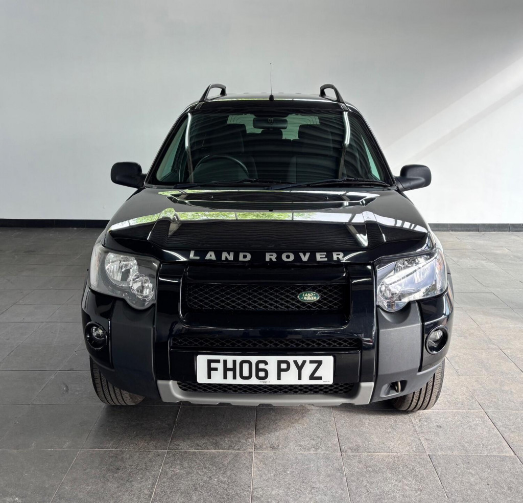 View LAND ROVER FREELANDER 2.0 TD4 Adventurer