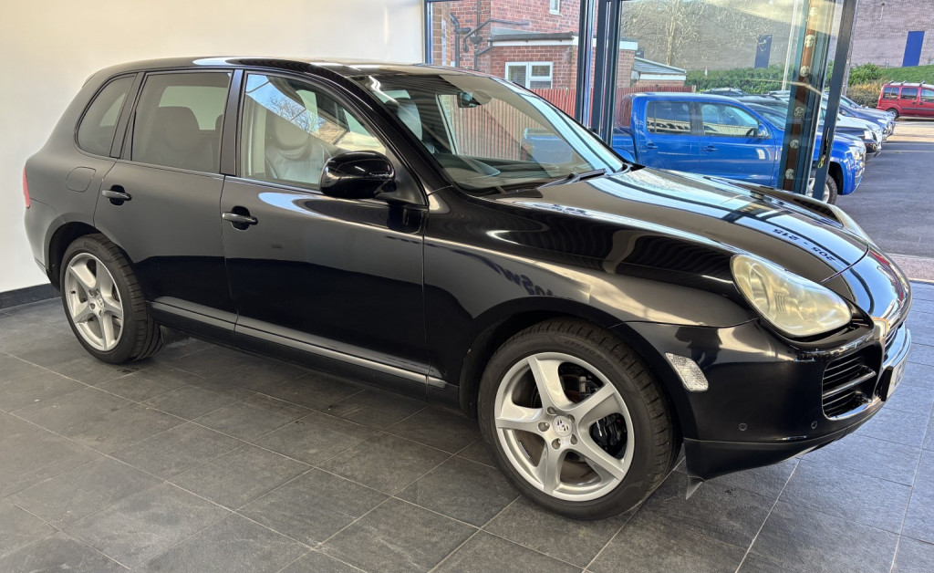 View PORSCHE CAYENNE 3.2 V6