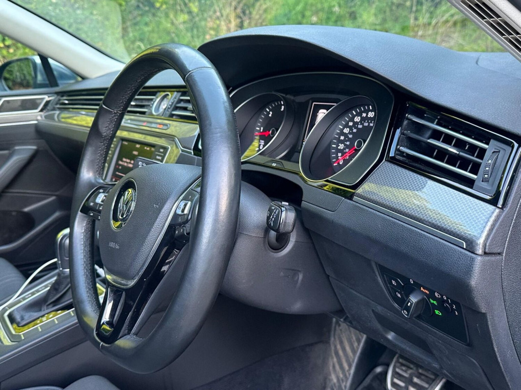 View VOLKSWAGEN PASSAT 2.0 TDI BlueMotion Tech Alltrack DSG 4Motion Euro 6 (s/s) 5dr