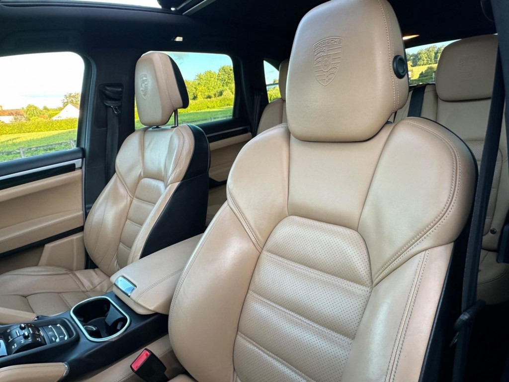 View PORSCHE CAYENNE 3.0 TD V6 Platinum Edition TiptronicS 4WD Euro 5 (s/s) 5dr