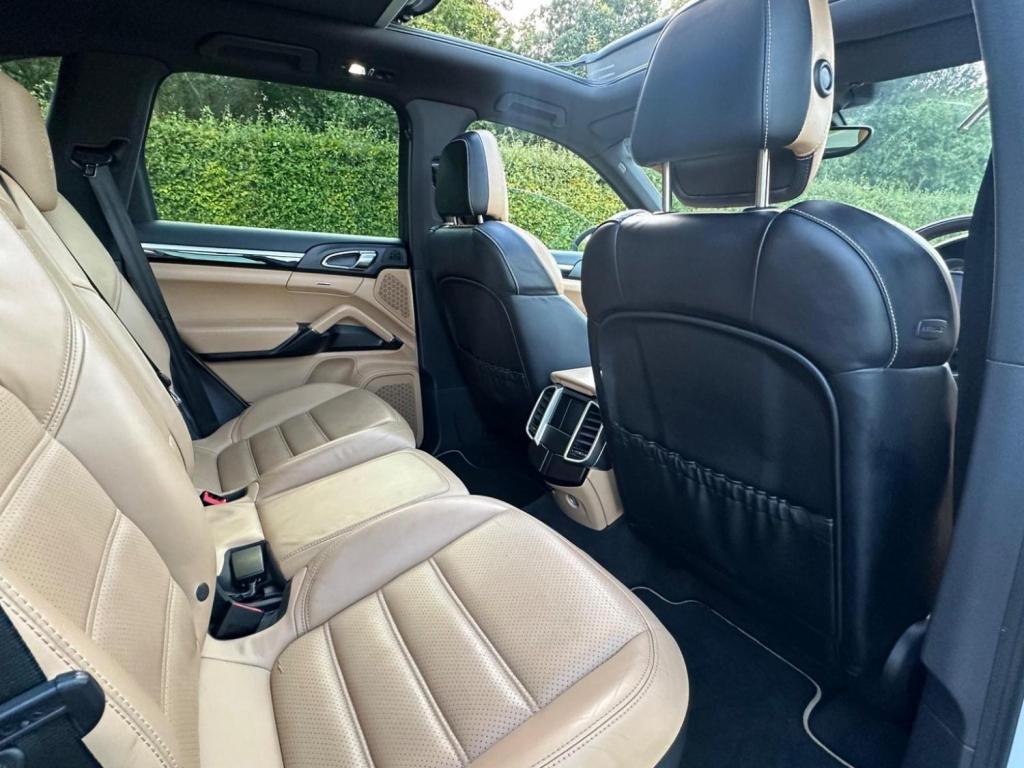 PORSCHE CAYENNE