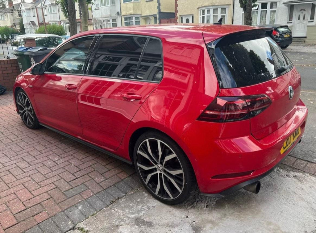 VOLKSWAGEN GOLF