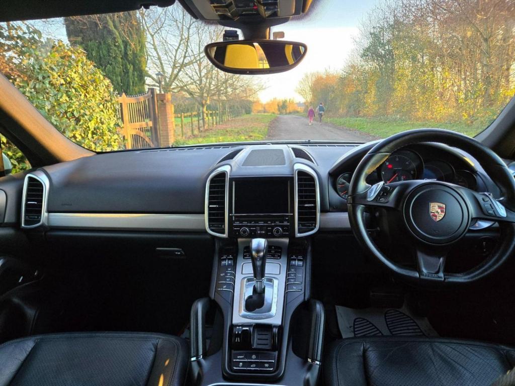 PORSCHE CAYENNE