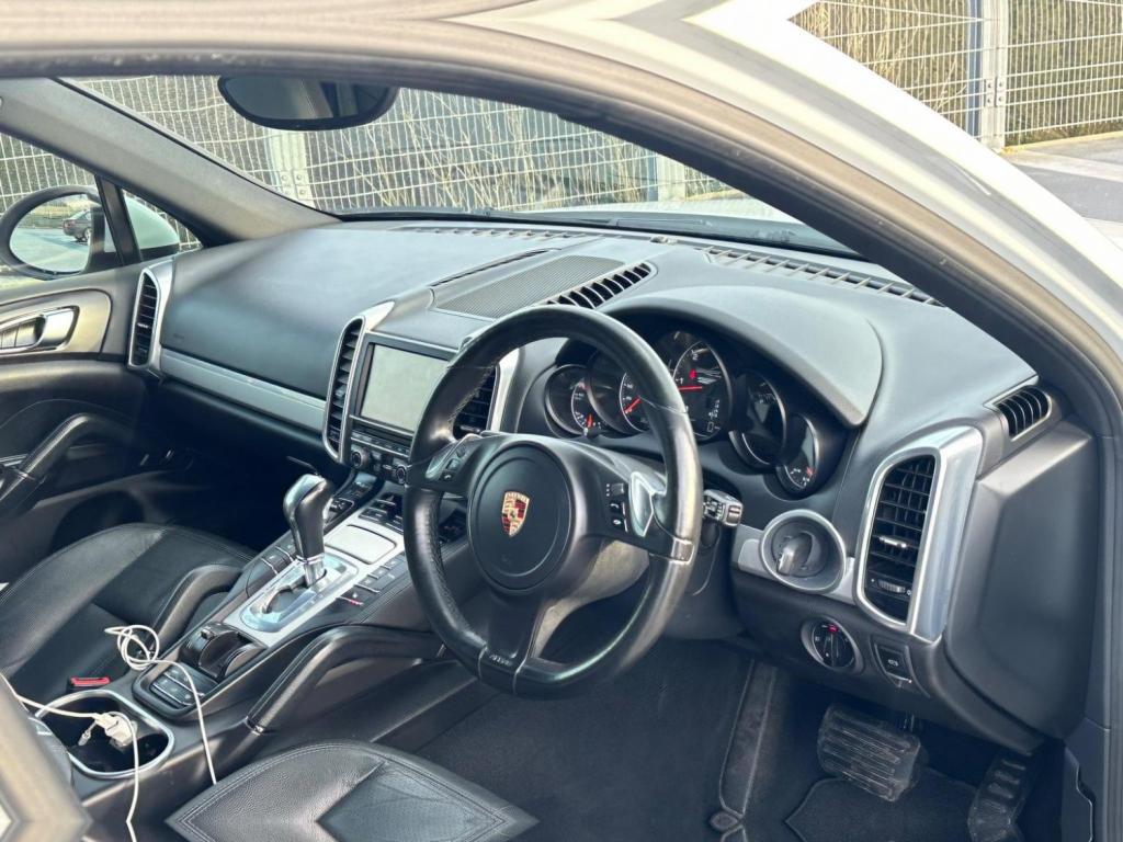 PORSCHE CAYENNE