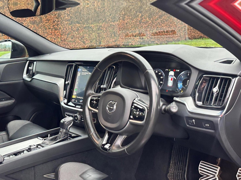 View VOLVO V60 2.0 D4 R-Design Auto Euro 6 (s/s) 5dr