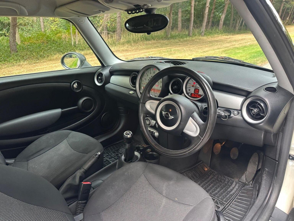 MINI HATCH