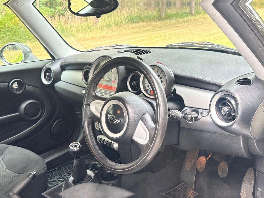 MINI HATCH