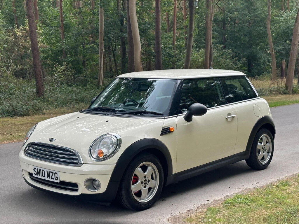 MINI HATCH