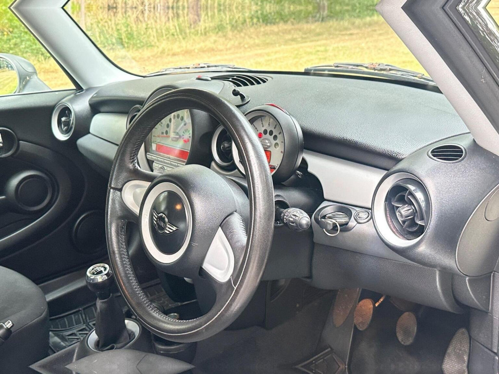 MINI HATCH