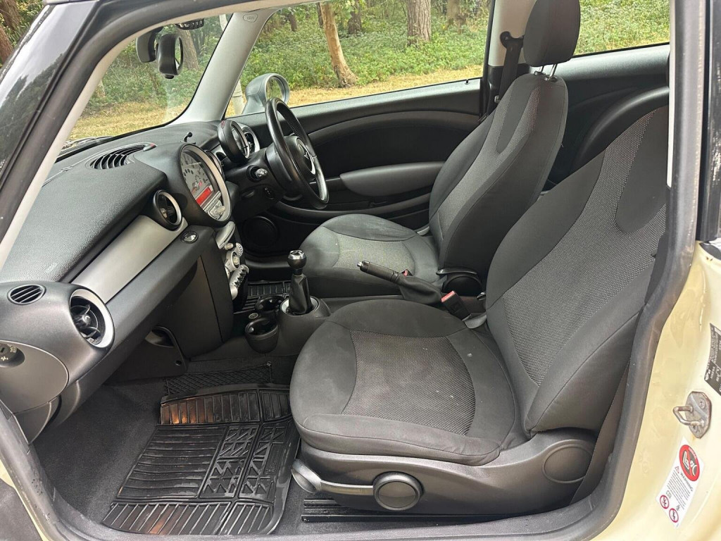 MINI HATCH