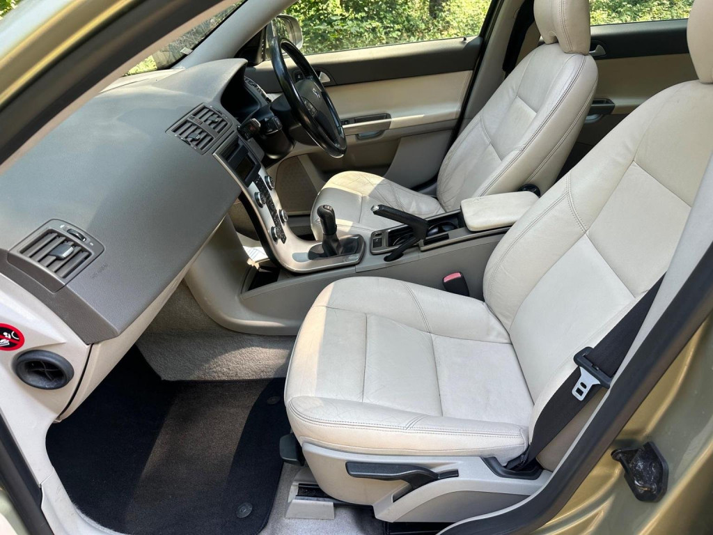 VOLVO V50