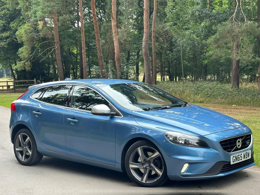 View VOLVO V40 2.0 D2 R-Design Euro 6 (s/s) 5dr