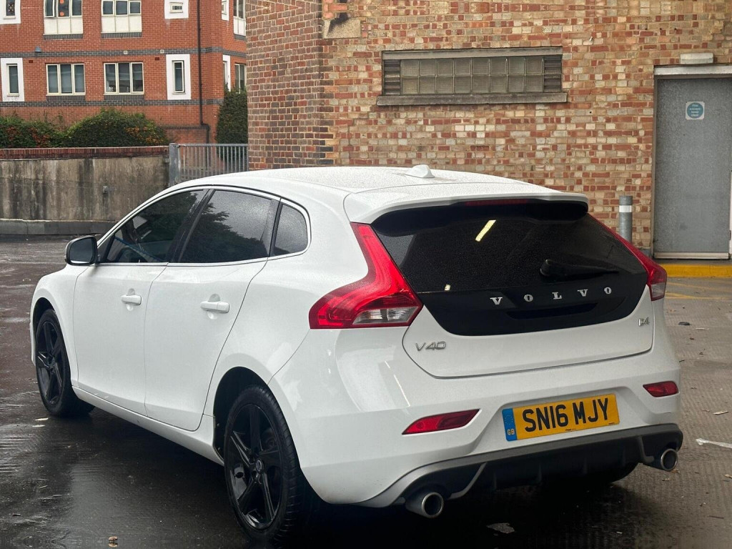 VOLVO V40