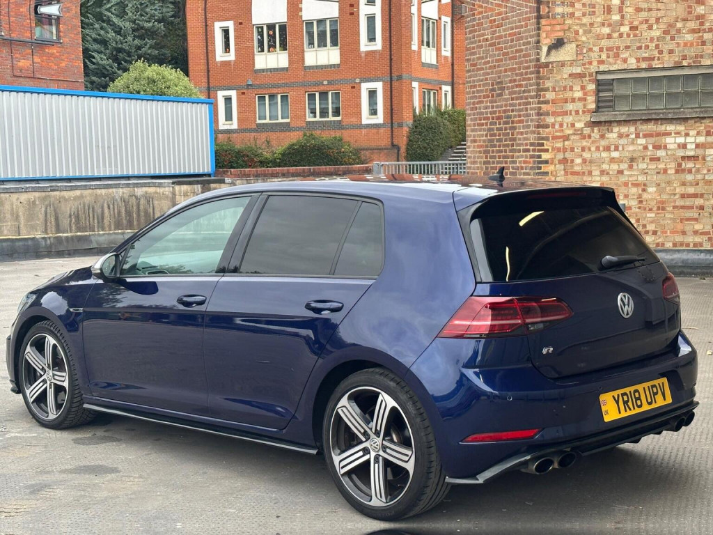 View VOLKSWAGEN GOLF 2.0 TSI R DSG 4Motion Euro 6 (s/s) 5dr