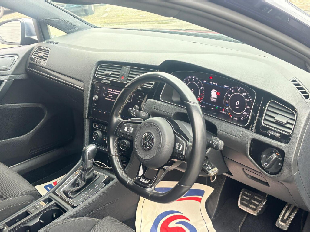 View VOLKSWAGEN GOLF 2.0 TSI R DSG 4Motion Euro 6 (s/s) 5dr