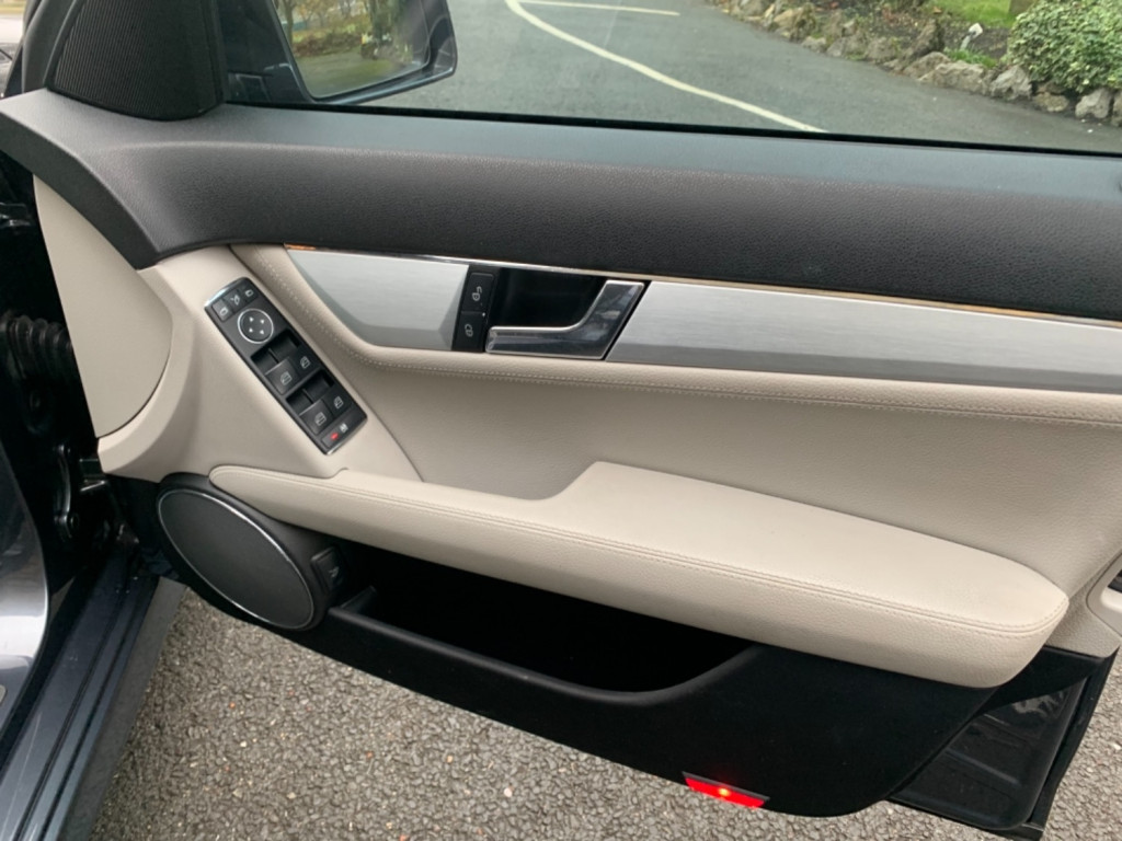 MERCEDES-BENZ C CLASS