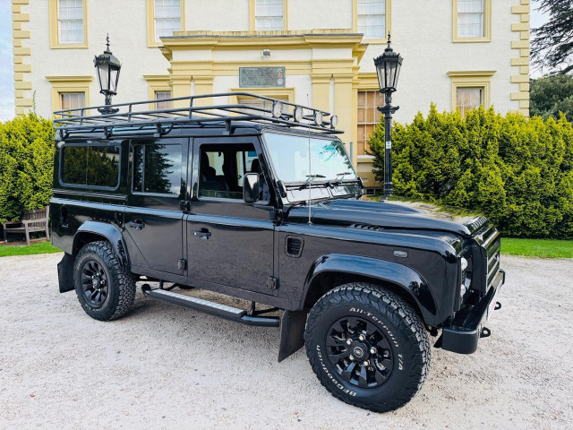 LAND ROVER DEFENDER 110