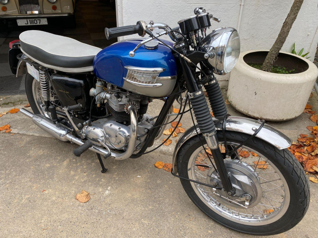View TRIUMPH Bonneville T120R