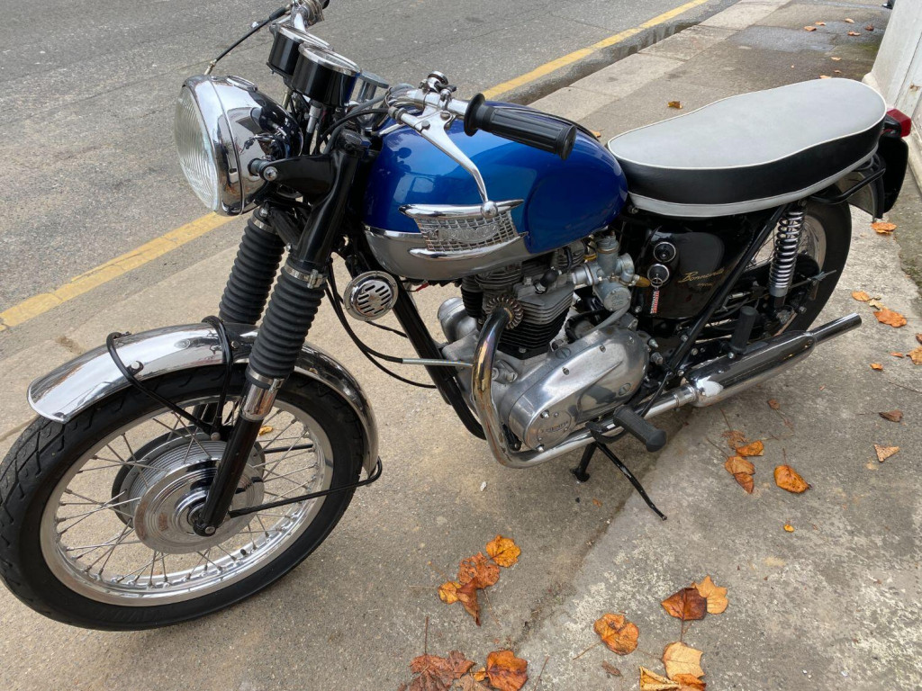 View TRIUMPH Bonneville T120R