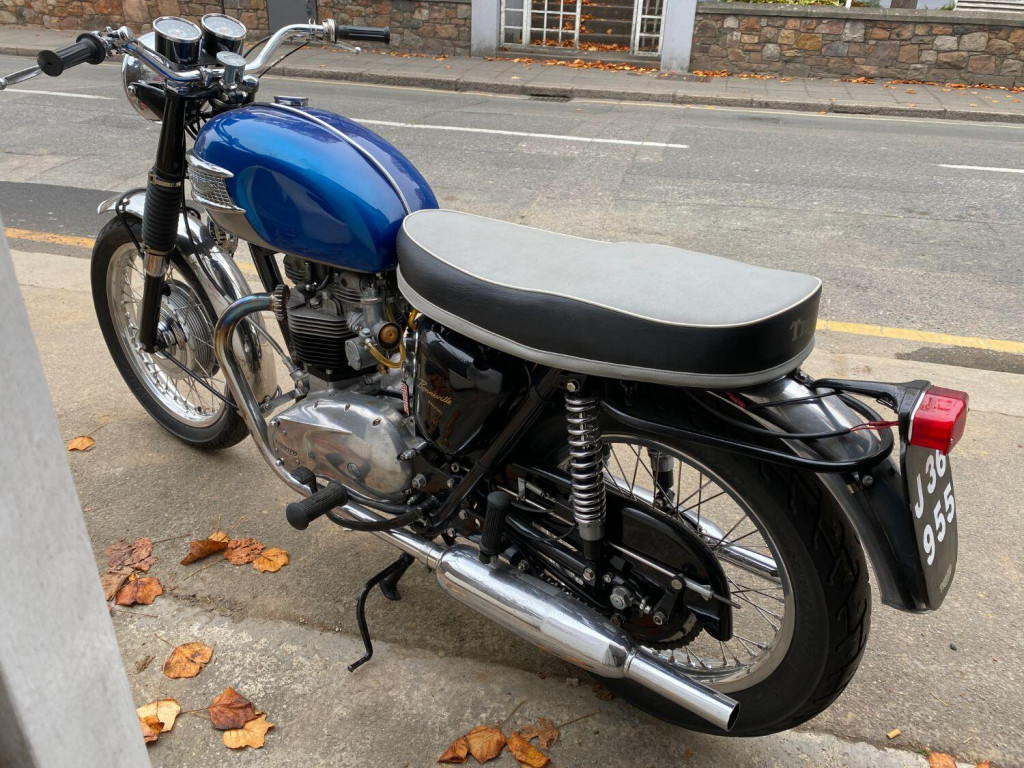 View TRIUMPH Bonneville T120R