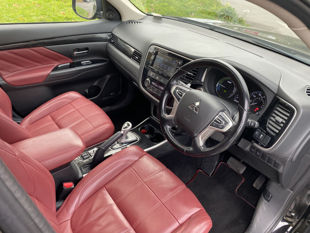 View MITSUBISHI OUTLANDER GX5 PHEV AUTOMATIC