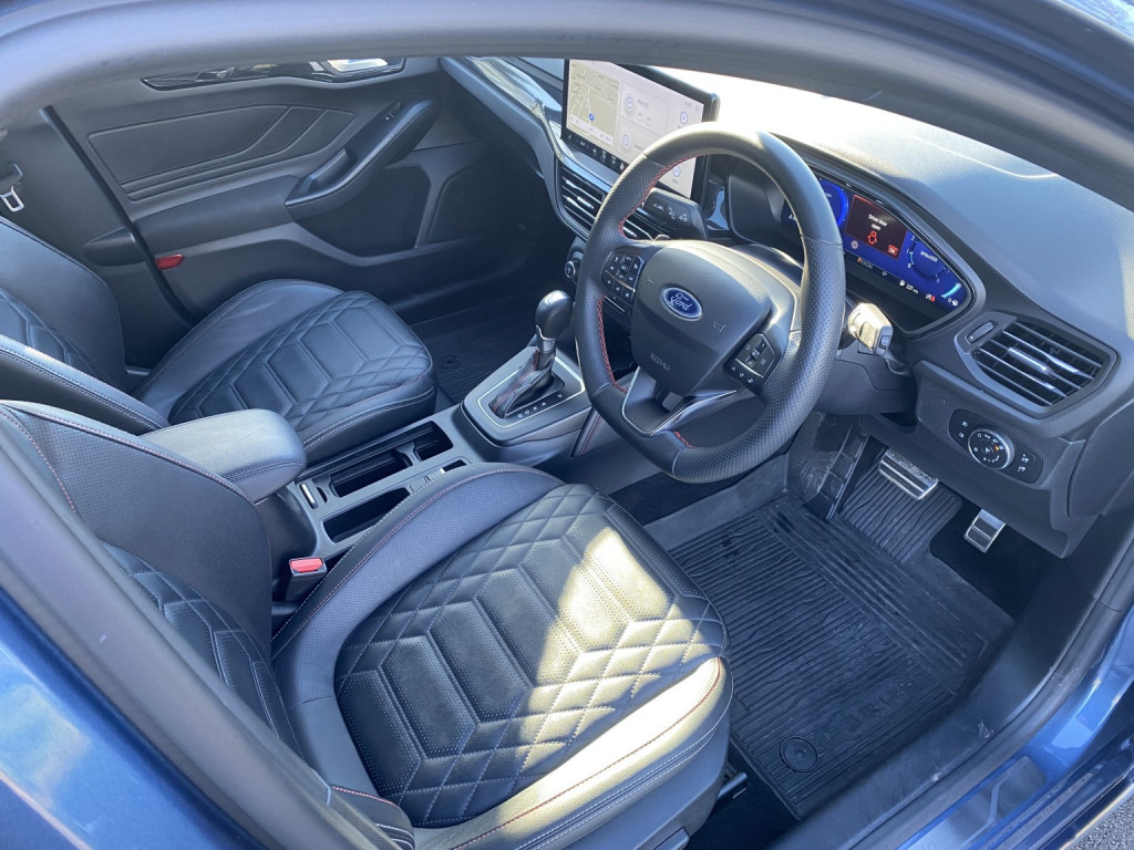 View FORD FOCUS ST LINE HYBRID AUTO