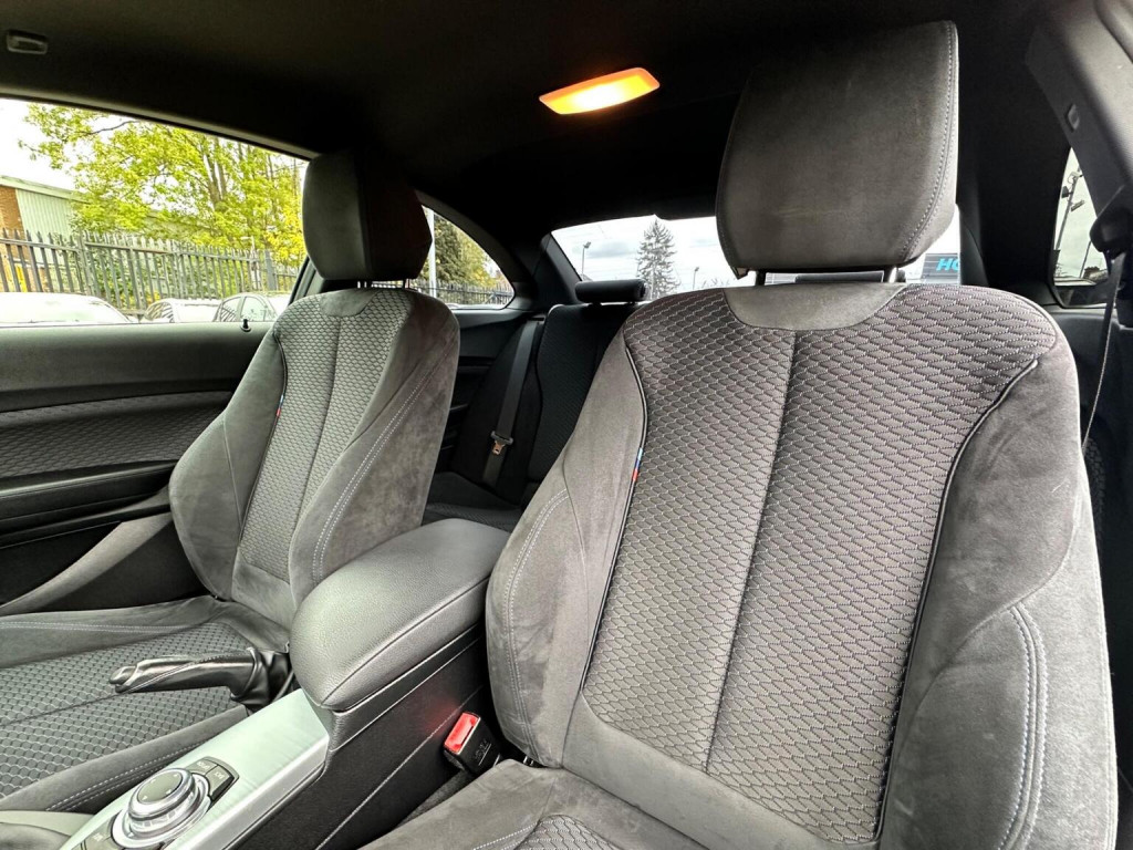 View BMW 2 SERIES 2.0 220i M Sport Euro 6 (s/s) 2dr