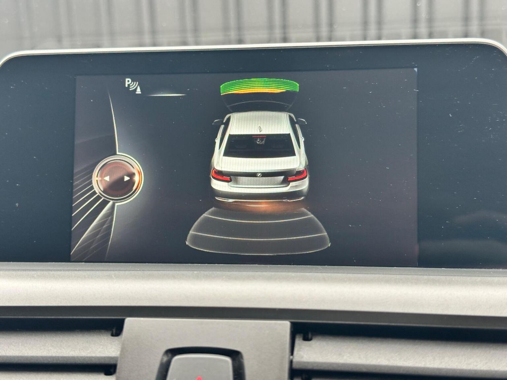 View BMW 2 SERIES 2.0 220i M Sport Euro 6 (s/s) 2dr