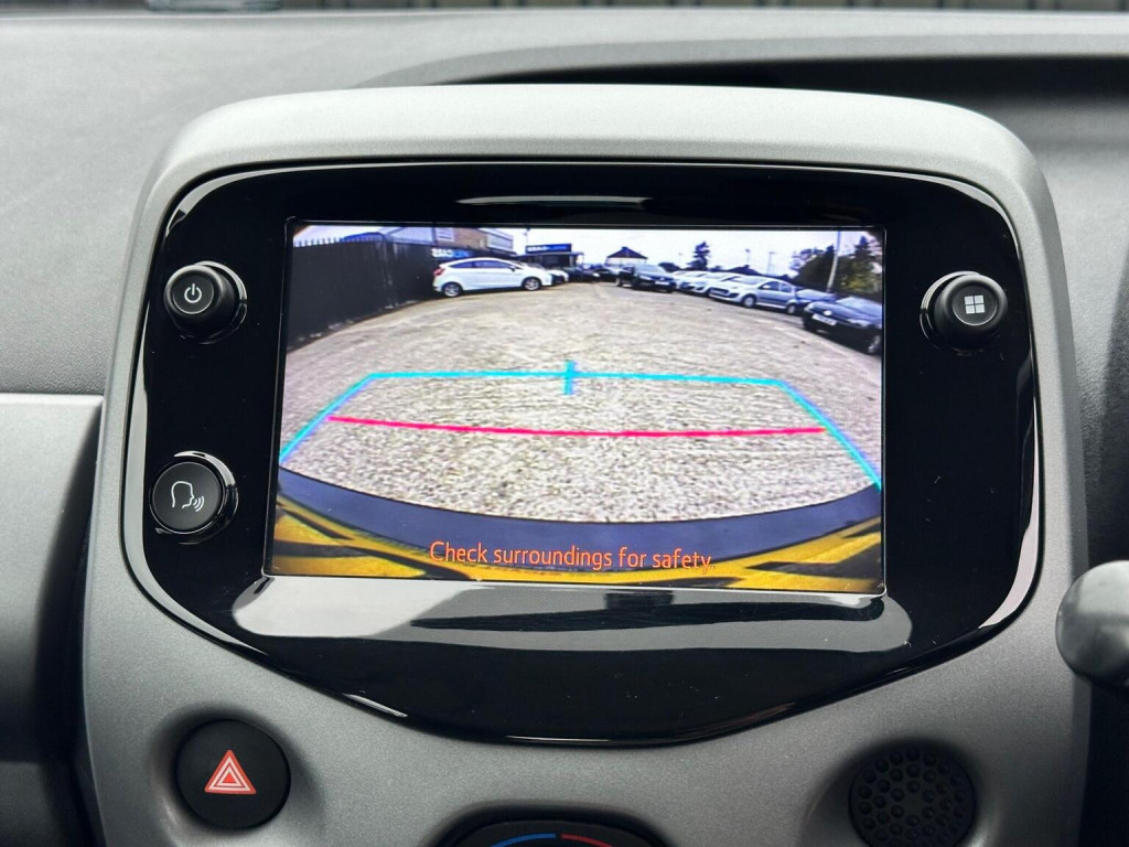 View TOYOTA AYGO 1.0 VVT-i x-play Euro 6 5dr